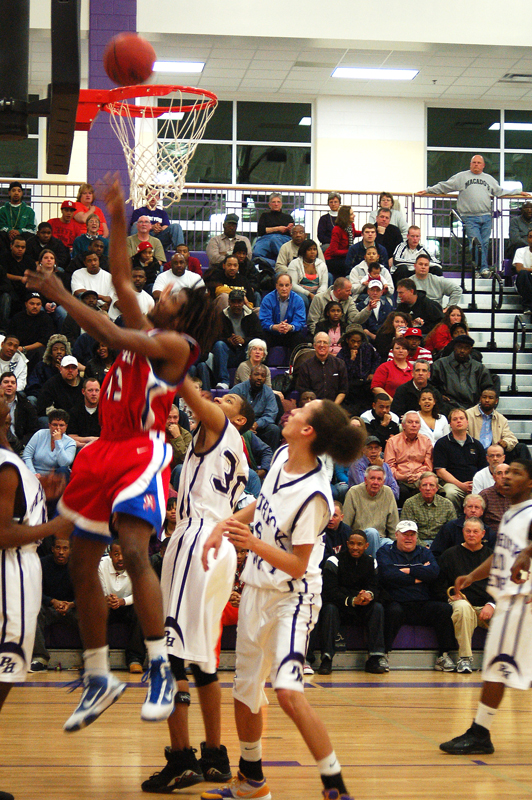 Patrick Henry Defeats Gar-Field to Capture NW Region Championship