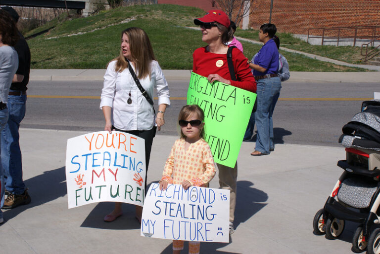 Roanokers Rally for Schools