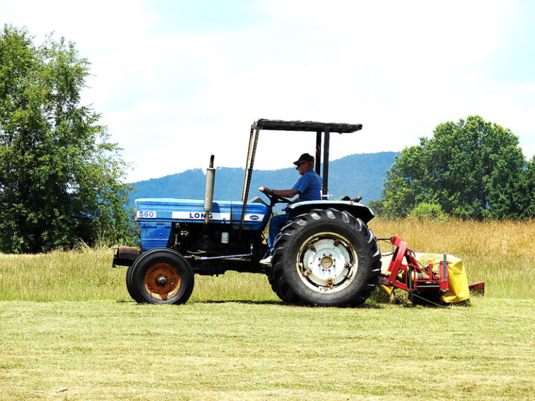 Farmer Takes Initiative – Bails Hay From Golf Course
