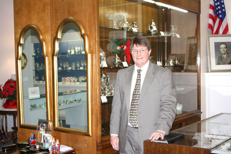 Moose Jewelers Donates Fixtures