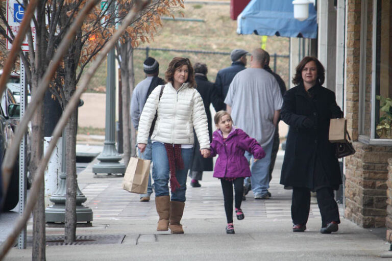 Grandin Village Winterfest Heralds Valley Bank’s Grand Opening