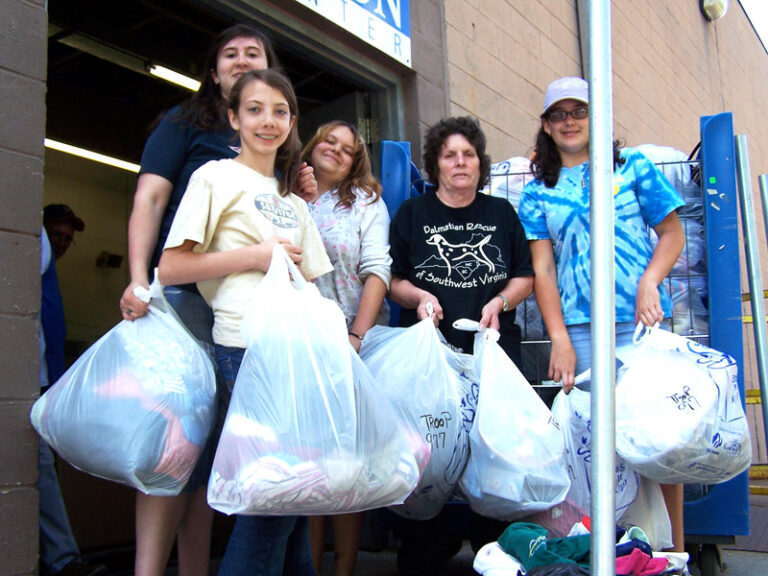 Goodwill and Scouts “Bag It Up!”