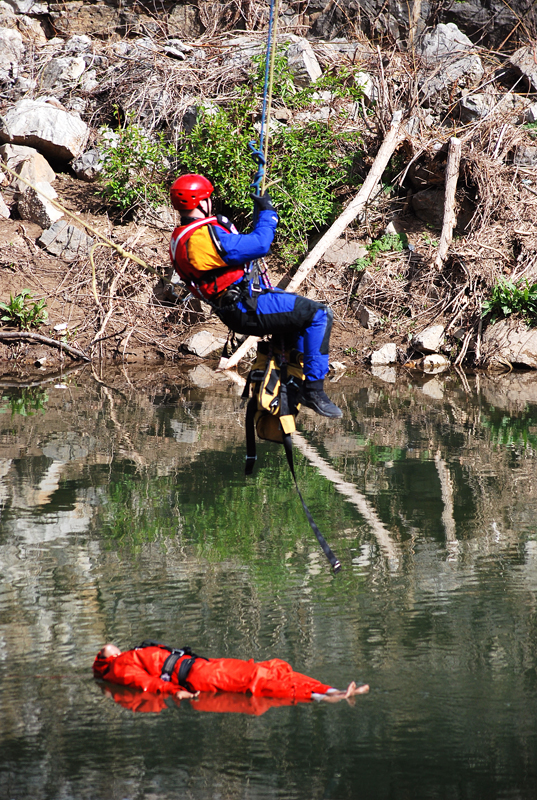 Roanoke Fire-EMS Conducts Swift Water Rescue Drills In Roanoke River