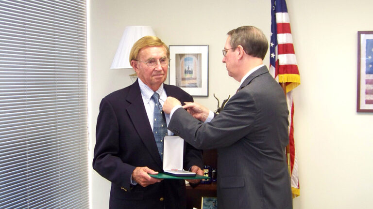 Goodlatte Presents War Medal to Area Veteran