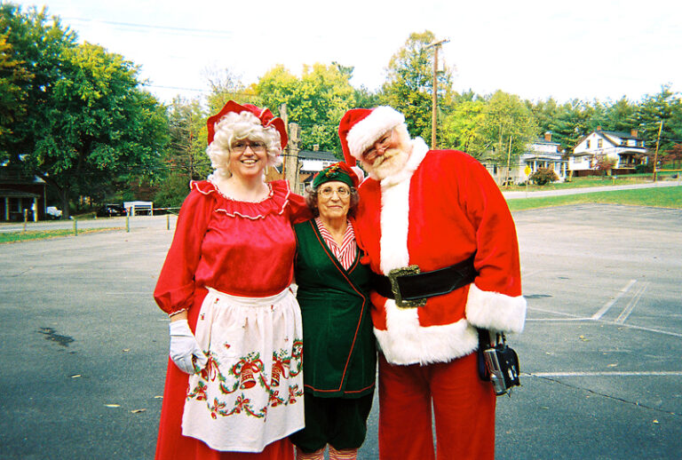 Valley Santas Protect the Wonder and Mystery of Christmas