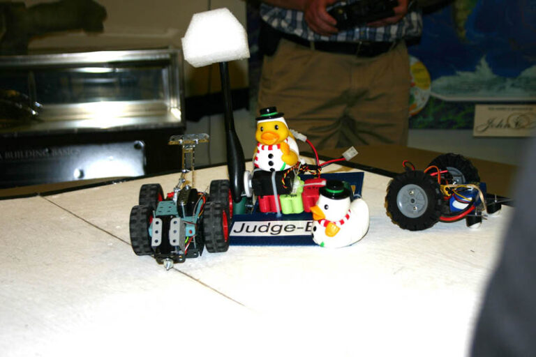 Young Roanoke Scientists Engage in Sumo Robot Wars