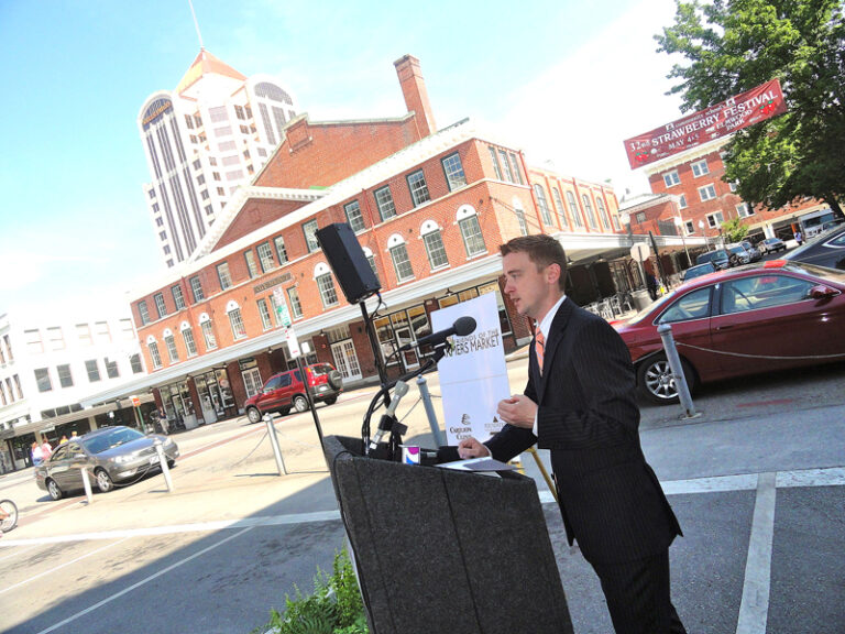 Roanoke City Farmer’s Market Goes Uptown In June