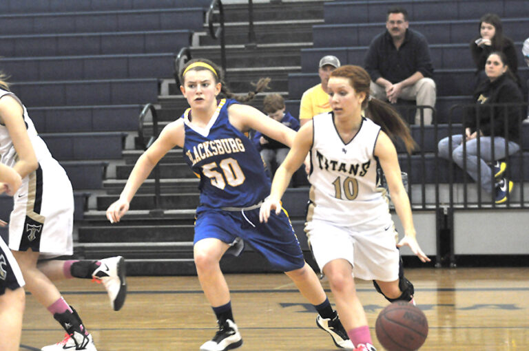 Blacksburg Stuns Hidden Valley 50-47 in River Ridge Semifinal