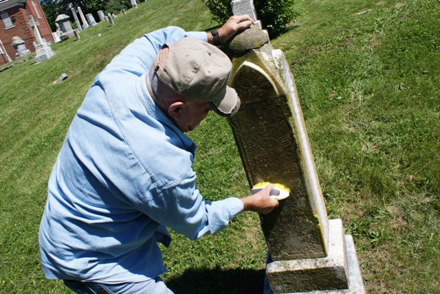 Sons of Confederate Veterans Lead City Cemetery Cleanup