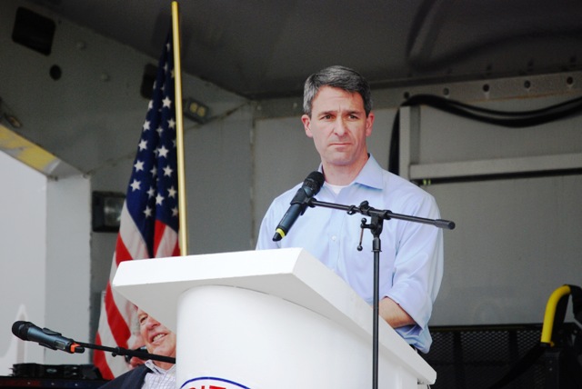 Cuccinelli Holds Narrow Lead Over McAuliffe, One-Quarter Still Undecided