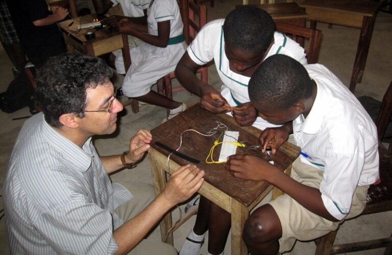 Seminar Focuses on Use of Science / Innovation to Embrace Creativity in Uderserved Populations
