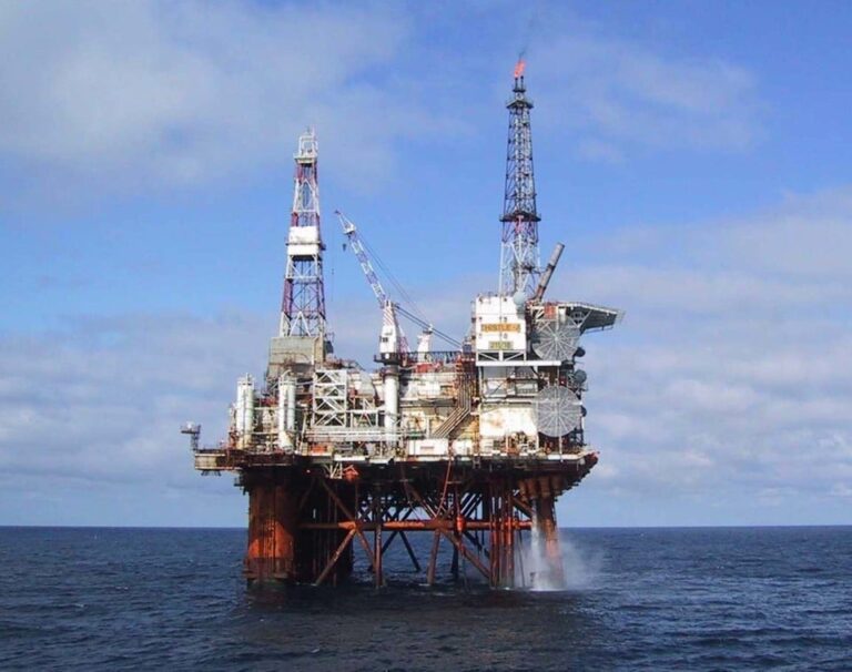 Senate Panel Rejects Ban on Offshore Oil Drilling