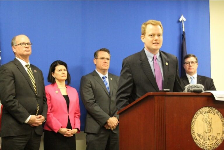 Lawmakers Call for Improvements in Foster Care