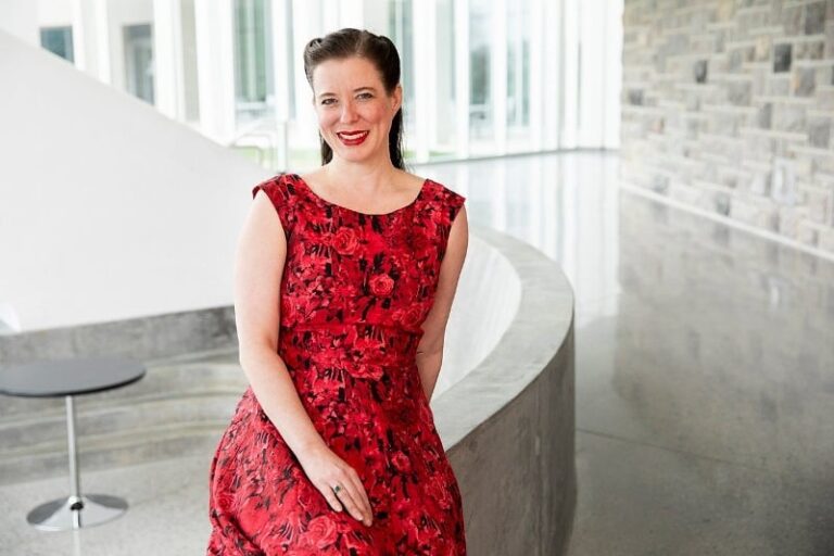 Actress Blends Theater and Science in “HEDY! The Life & Inventions of Hedy Lamarr”