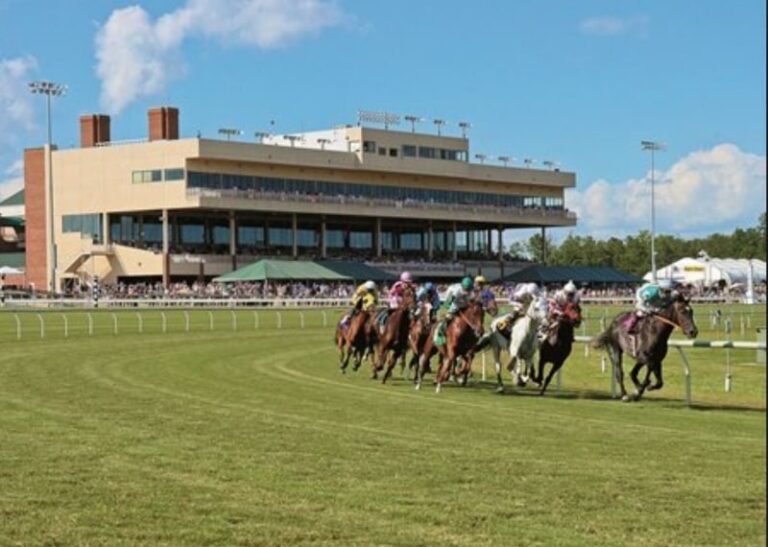 Horse Racing Returns as Gaming Parlors Open in Virginia