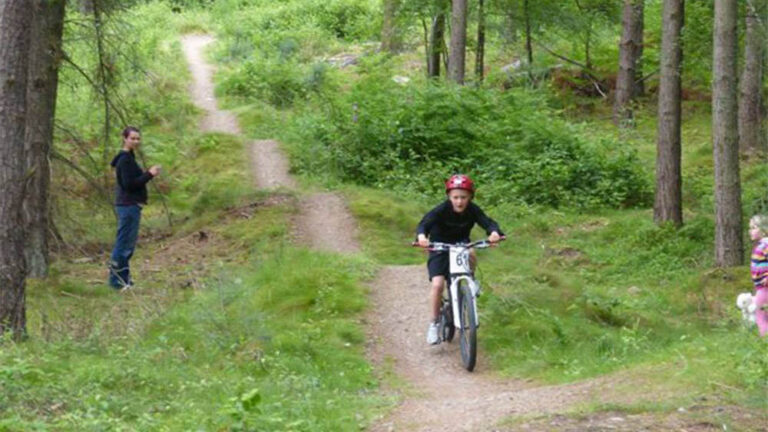 Roanoke Parks and Rec Hosts Ribbon Cutting for Beginner Mountain Bike Trail