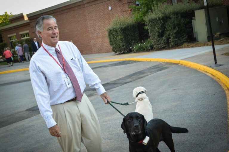 North Cross Welcomes Students (And Dogs) Back To School