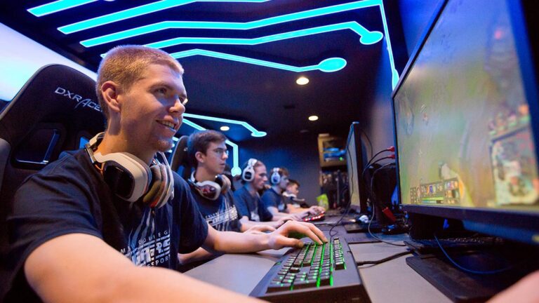 Roanoke College To Compete in Three “eSports” Titles