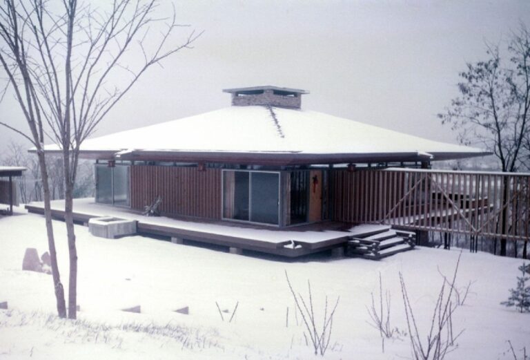 Exhibit Celebrates Work of Renowned Architect / Educator Leonard Currie