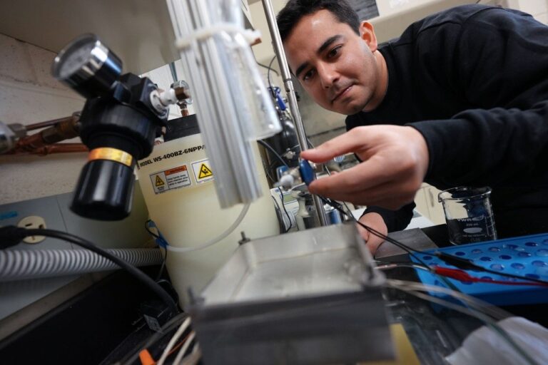 Using Ice to Boil Water: VA Tech Researcher Makes Discovery That Expands on 18th Century Principle