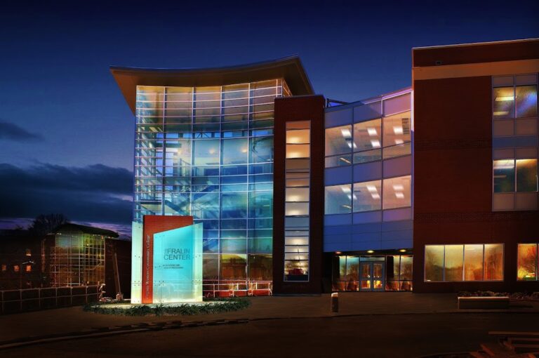 Virginia Western Seeks Nominations for 2022 Distinguished Alumni Award