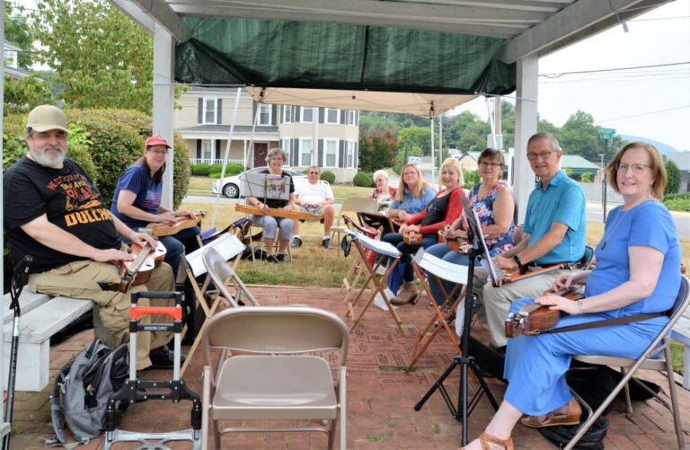 Roanoke Valley Dulcimers To Perform at The Vinton History Museum